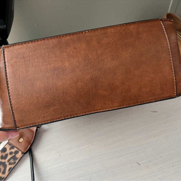 Jenn & CO Bailey Brown Vegan Leather Crossbody Bag Leopard Print Strap - Picture 6 of 11